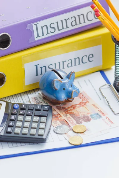 Clean insurance form, piggy bank, calculator and money — Stock Photo, Image