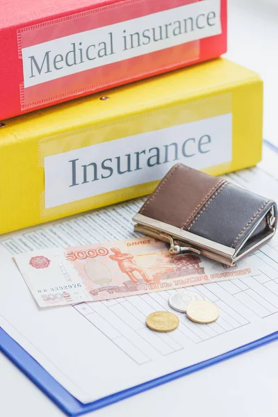 Clean insurance form, wallet and money — Stock Photo, Image