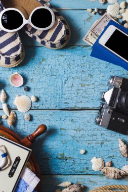 Farklı deniz dekorasyon ahşap arka plan üzerinde arka plan