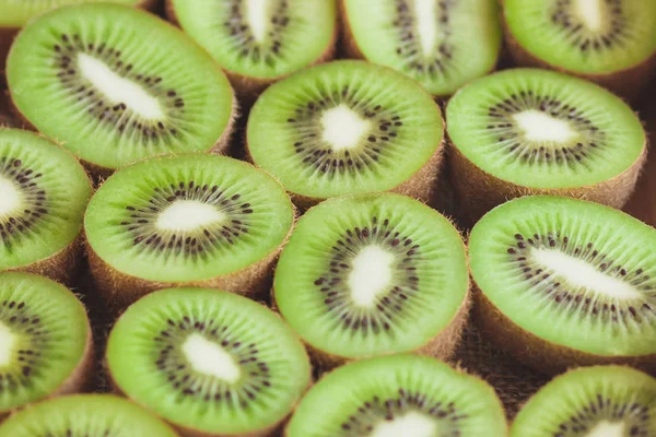 Background from green kiwis — Stock Photo, Image