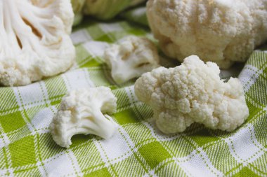 Peçete üzerinde taze karnabahar, gıda madde, kavramsal ateş