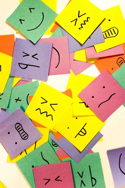 Σετ αστείων χρωματιστών αυτοκόλλητων με διαφορετικά συναισθήματα — Φωτογραφία Αρχείου