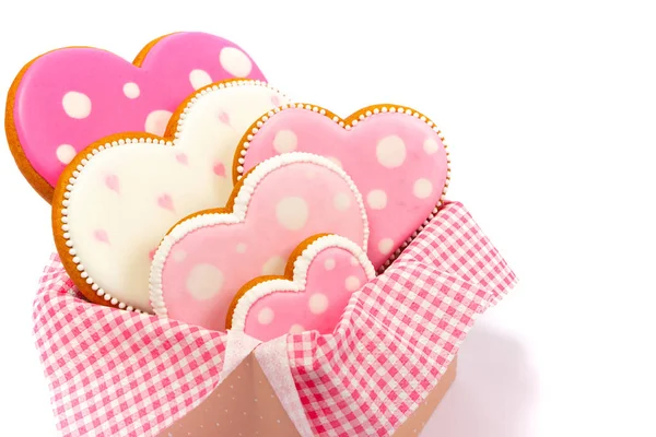 Conjunto de biscoitos em forma de coração rosa com padrões, fundo claro — Fotografia de Stock