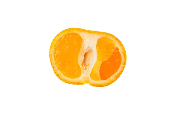 Hälften av moget apelsin och mandarin, isolerad — Stockfoto