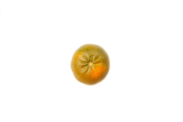 Свіжий стиглий мандарин ізольований на білому тлі — стокове фото