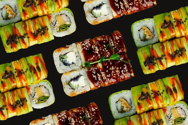 Japansk Mat Set Med Lax Sushi Och Rullar Med Lax — Stockfoto