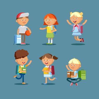 öğrenciler okul sırt çantaları ile