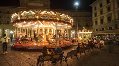 Florence, Eylül 2016: Eski atlıkarınca Piazza del atları ile