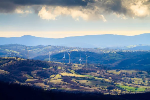 Wind turbines in the Tuscany landscape — Stock Photo, Image
