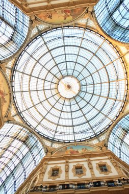 Milan, Kasım 2017: Cam kubbesi, Galeri Vittorio Emanuele II, lüks alışveriş merkezi Milan, İtalya, üzerinde Kasım 2017, Milano, İtalya