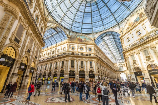 Milaan November 2017 Mensen Lopen Galerij Vittorio Emanuele Het Winkelcentrum Stockfoto