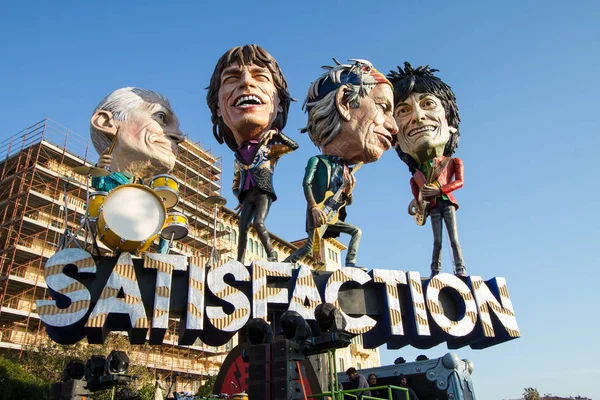 Rolling Stones caricature in carnival parade of floats and masks — Stock Photo, Image