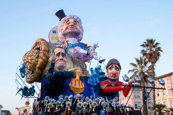 Five Star Movement politicians caricature on carnival parade in — Stock Photo, Image