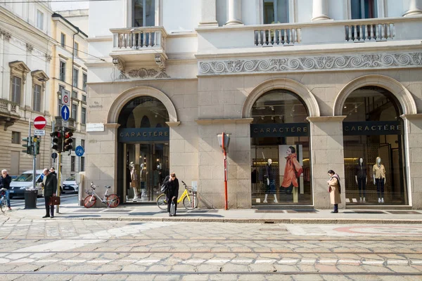 Milan: Pencere moda Shop Dolce ve Gabbana, İtalya — Stok fotoğraf