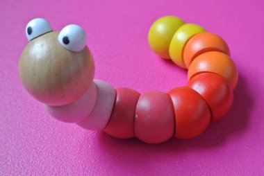 pembe ahşap tırtıl