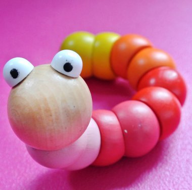 pembe ahşap tırtıl