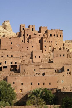 Afrika arazi bina