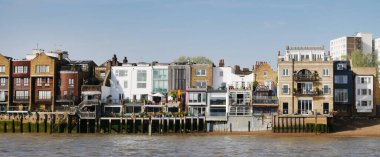 Londra Nehri kıyısı 