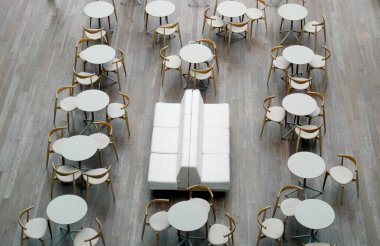  Restoran, yemek odası, beyaz masalar ve sandalyeler.