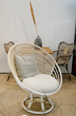 Yastıklı modern tasarım koltuğu