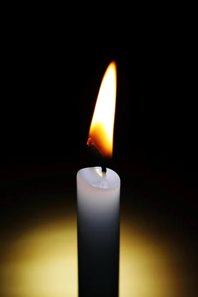 Candle in black background — Stock Photo, Image