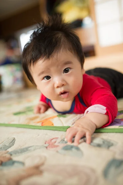 Nahaufnahme japanisches Baby — Stockfoto