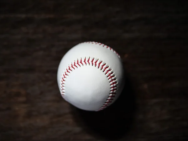 Beisebol em fundo preto — Fotografia de Stock