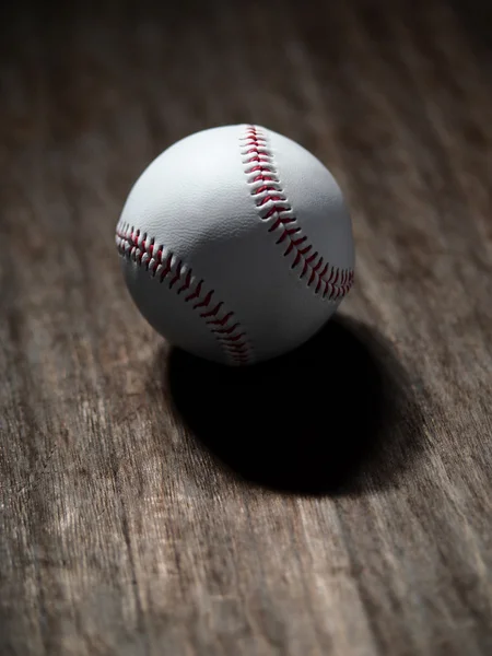 Beisebol em fundo preto — Fotografia de Stock