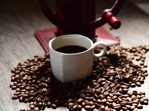 Taza de café y granos de café —  Fotos de Stock