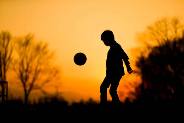 Pequeno jogador de futebol no japão — Fotografia de Stock
