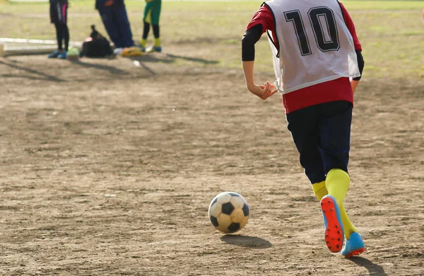 Fußballtraining in der japanischen Schule — Stockfoto