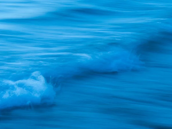 在冲绳岛的 blye 波 — 图库照片