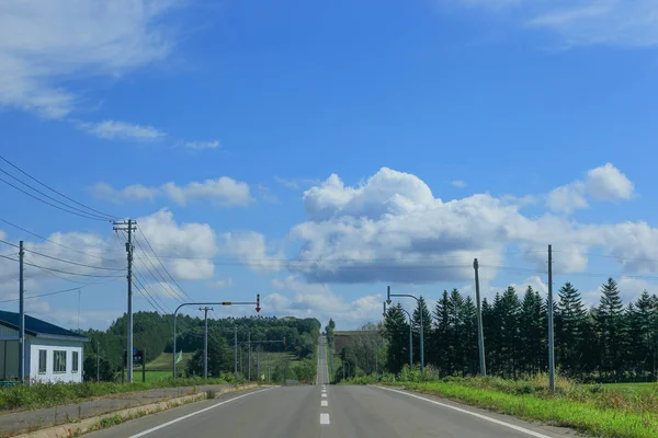 Estrada em linha reta em hokkaido — Fotografia de Stock