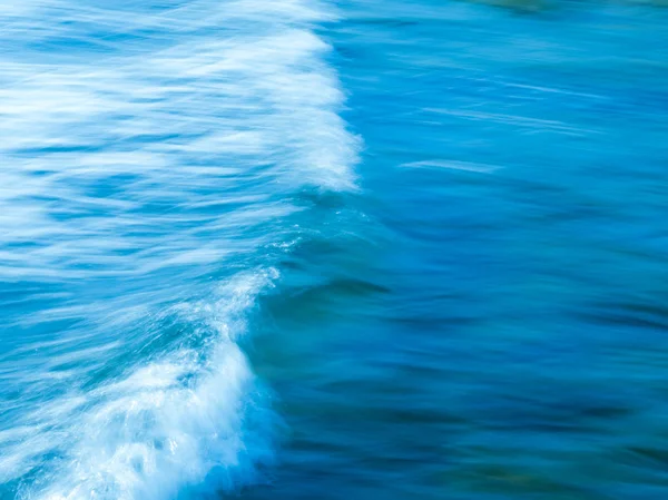 波在夏天海 — 图库照片