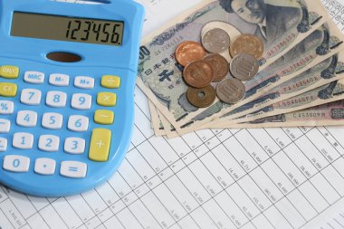 Japonya para ve hesap makinesi