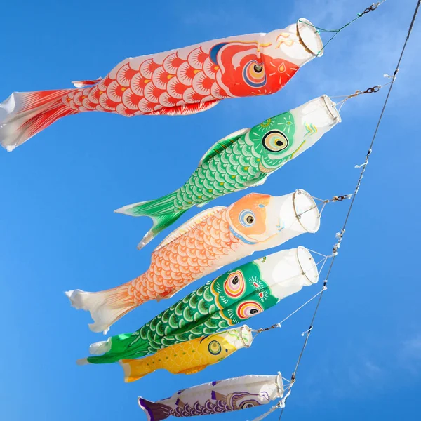 Karp streamer i japan — Stockfoto