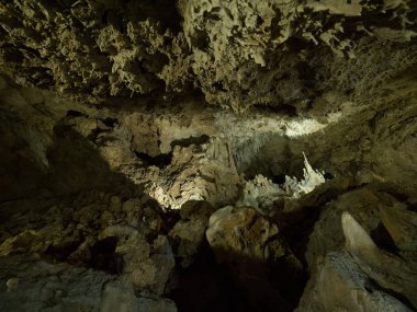 Kireçtaşı mağara içinde Japonya