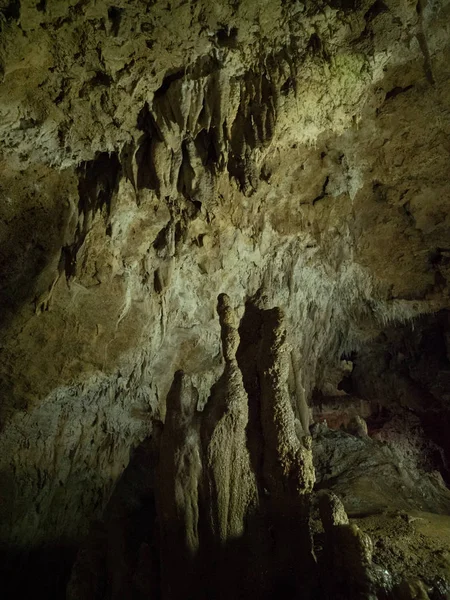 Kireçtaşı mağara içinde Japonya — Stok fotoğraf