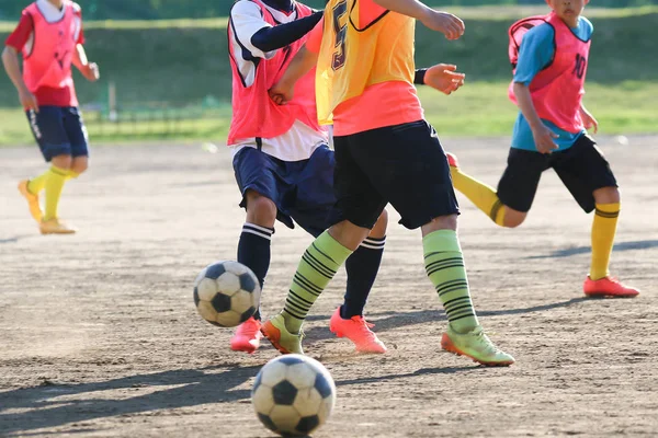 Pratica di calcio al liceo — Foto Stock