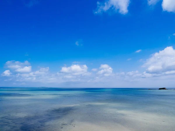 Bela costa na ilha iriomote — Fotografia de Stock