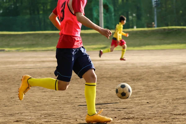 Voetbal praktijk in school — Stockfoto