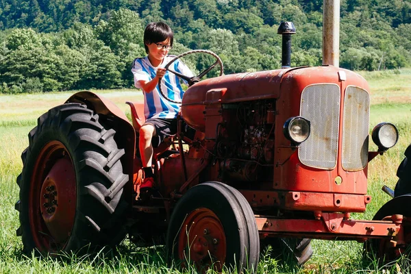 Alter Traktor Hokkaido — Stockfoto