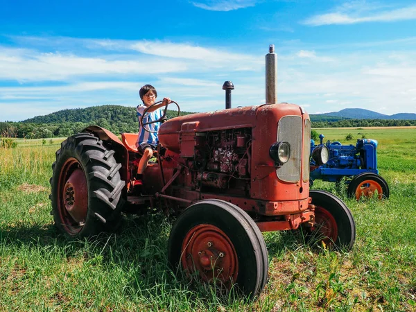 Alter Traktor Hokkaido — Stockfoto