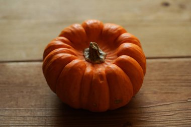 Turuncu masaya kabak