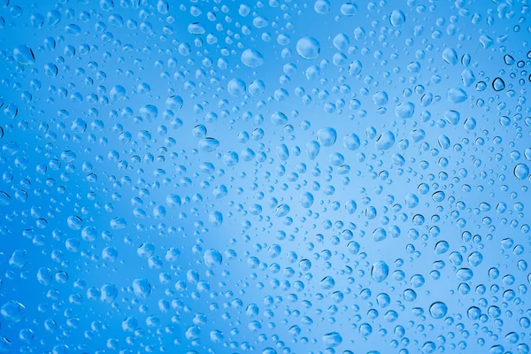 yağmur damlası penceresinde