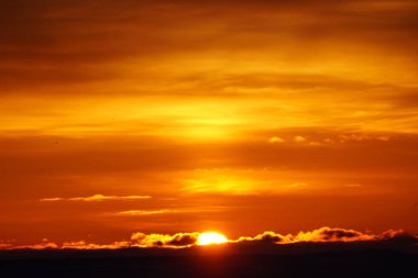 Şafak kış gökyüzünde