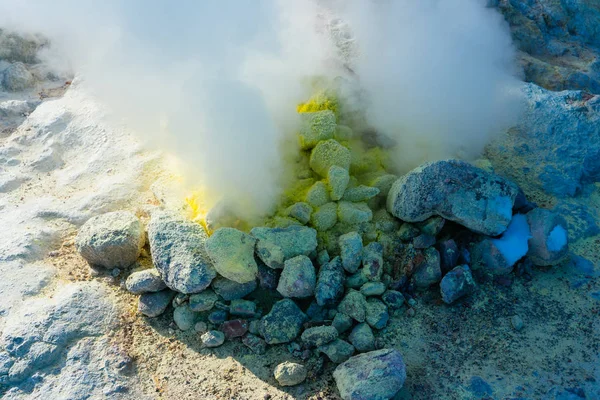 冬の北海道の火山 — ストック写真