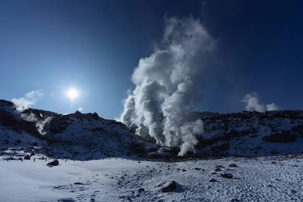 冬の北海道の火山 — ストック写真