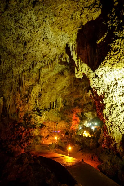 Grotta Calcarea Nell Isola Ishigaki — Foto Stock