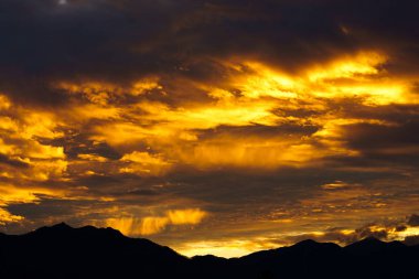 Akşamları bulut temizliği